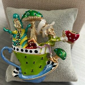 NWOT Alice in Wonderland Tea Cup Brooch Enamel Mushroom Rhinestone Pin